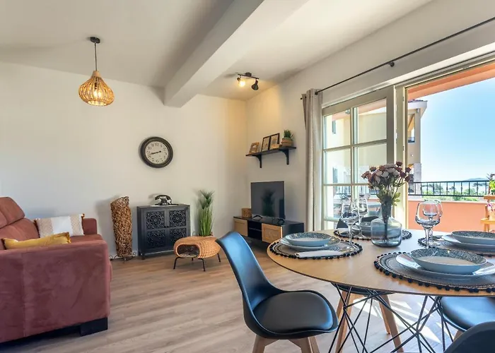 Hana Luxury With Sea View شقة *